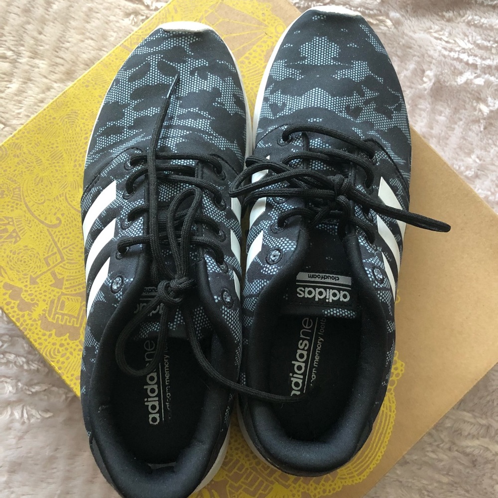 Adidas Sneakers